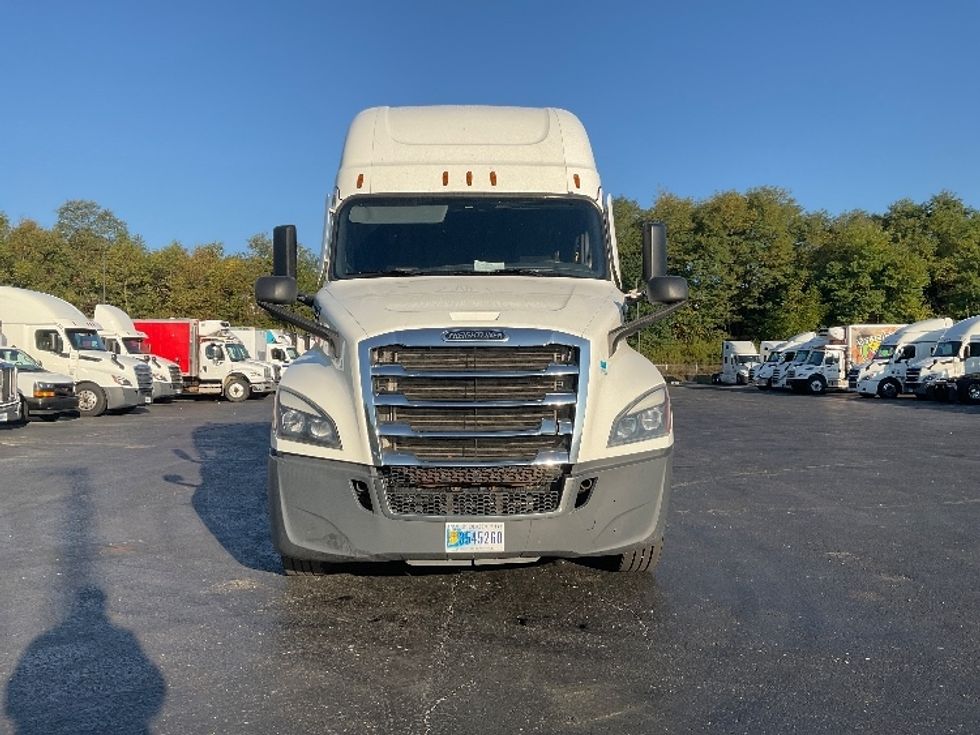 Sleeper Tractor-Heavy Duty Tractors-Freightliner-2021-T12664ST-Mount Pleasant-PA-559,959\n\t\tmiles-$ 52,750 - Image 2
