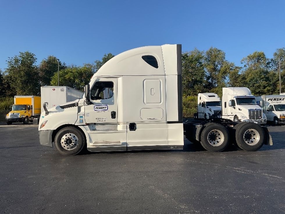 Sleeper Tractor-Heavy Duty Tractors-Freightliner-2021-T12664ST-Mount Pleasant-PA-559,959\n\t\tmiles-$ 52,750 - Image 4
