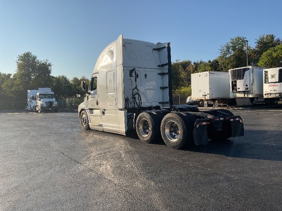 Sleeper Tractor-Heavy Duty Tractors-Freightliner-2021-T12664ST-Mount Pleasant-PA-559,959\n\t\tmiles-$ 52,750 - Image 5