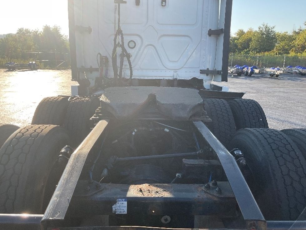 Sleeper Tractor-Heavy Duty Tractors-Freightliner-2021-T12664ST-Mount Pleasant-PA-559,959\n\t\tmiles-$ 52,750 - Image 6