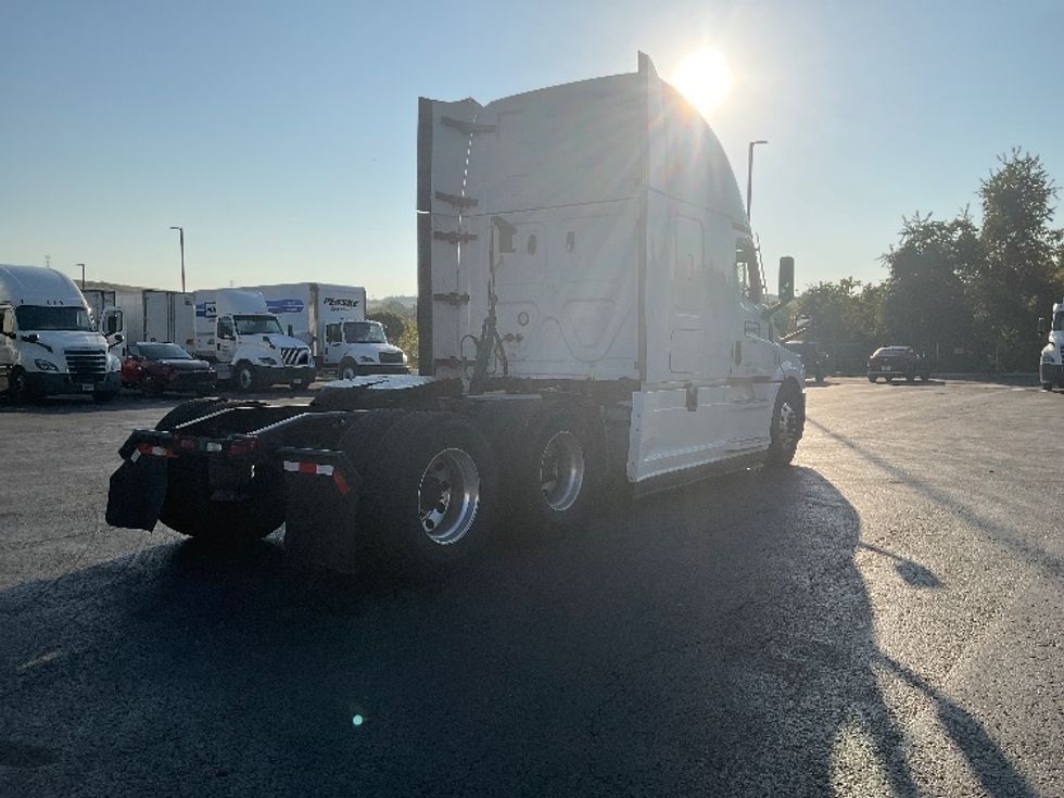 Sleeper Tractor-Heavy Duty Tractors-Freightliner-2021-T12664ST-Mount Pleasant-PA-559,959\n\t\tmiles-$ 52,750 - Image 7