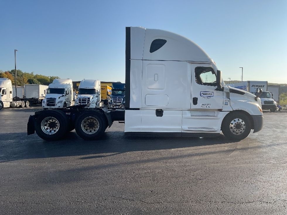 Sleeper Tractor-Heavy Duty Tractors-Freightliner-2021-T12664ST-Mount Pleasant-PA-559,959\n\t\tmiles-$ 52,750 - Image 8