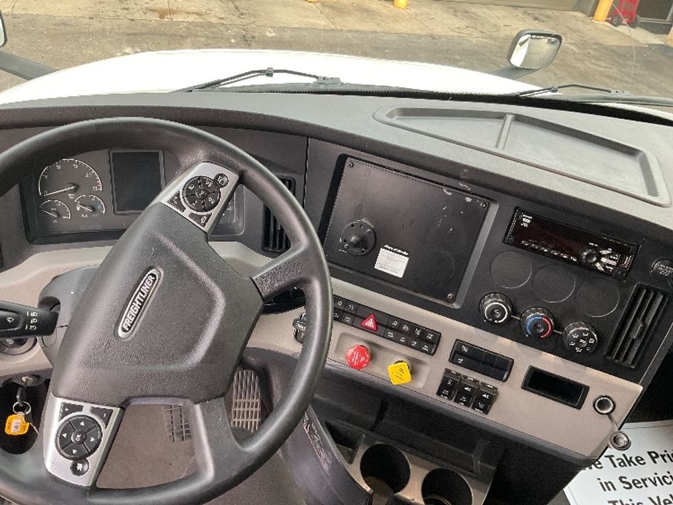 Sleeper Tractor-Heavy Duty Tractors-Freightliner-2021-T12664ST-Mount Pleasant-PA-591,151\n\t\tmiles-$ 56,750 - Image 11
