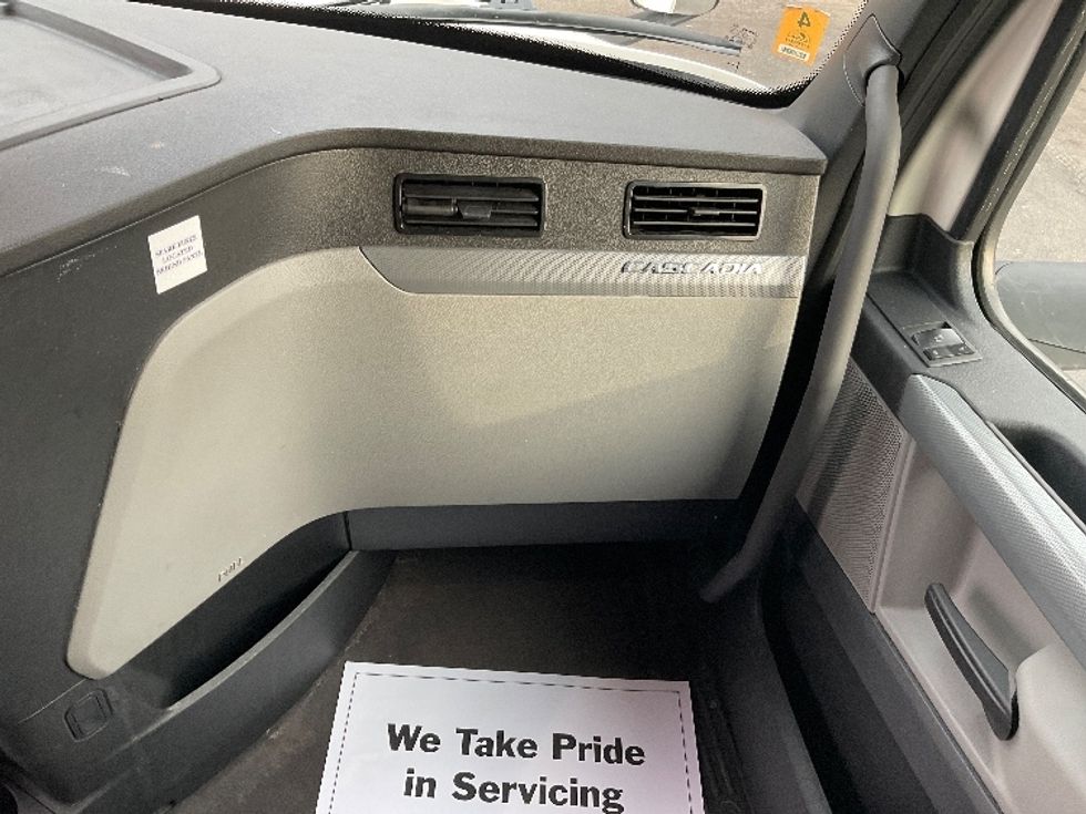 Sleeper Tractor-Heavy Duty Tractors-Freightliner-2021-T12664ST-Mount Pleasant-PA-591,151\n\t\tmiles-$ 56,750 - Image 14