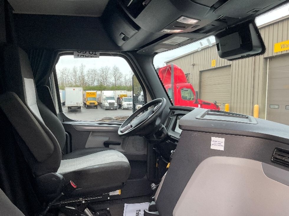 Sleeper Tractor-Heavy Duty Tractors-Freightliner-2021-T12664ST-Mount Pleasant-PA-591,151\n\t\tmiles-$ 56,750 - Image 15