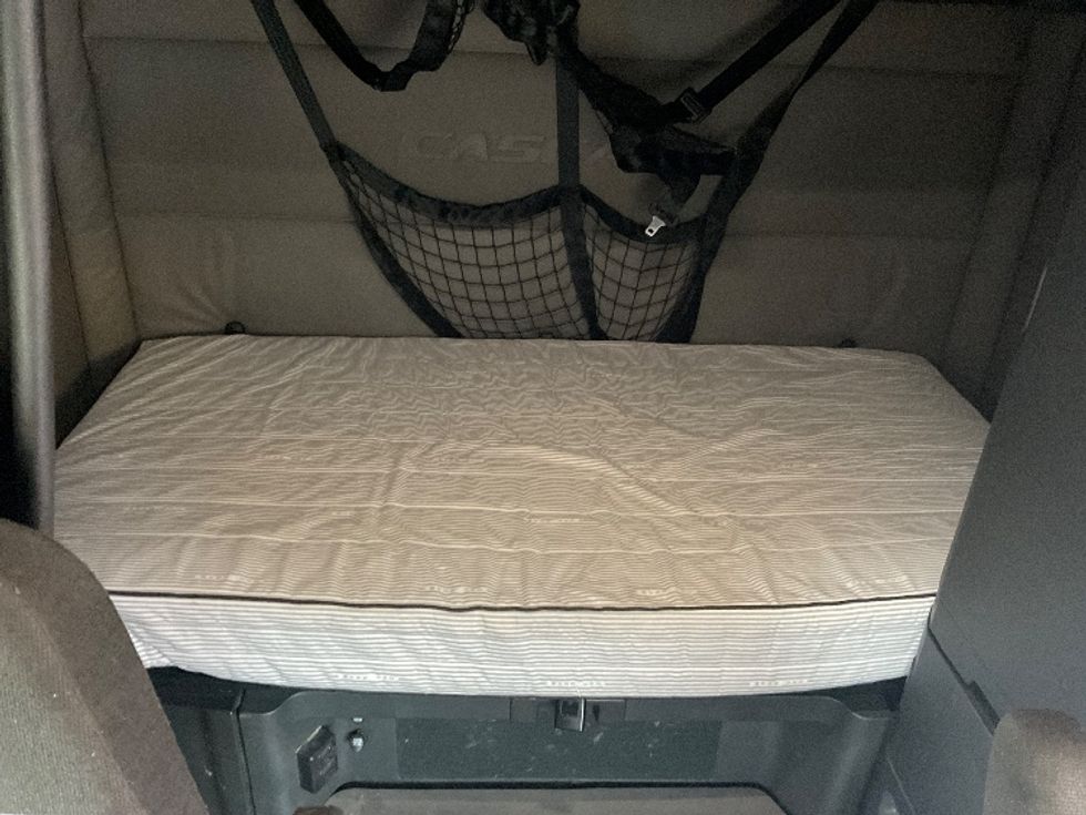 Sleeper Tractor-Heavy Duty Tractors-Freightliner-2021-T12664ST-Mount Pleasant-PA-591,151\n\t\tmiles-$ 56,750 - Image 16