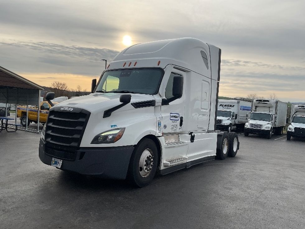 Sleeper Tractor-Heavy Duty Tractors-Freightliner-2021-T12664ST-Mount Pleasant-PA-591,151\n\t\tmiles-$ 56,750 - Image 3