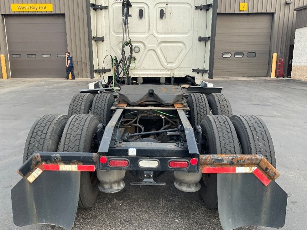 Sleeper Tractor-Heavy Duty Tractors-Freightliner-2021-T12664ST-Mount Pleasant-PA-591,151\n\t\tmiles-$ 56,750 - Image 6