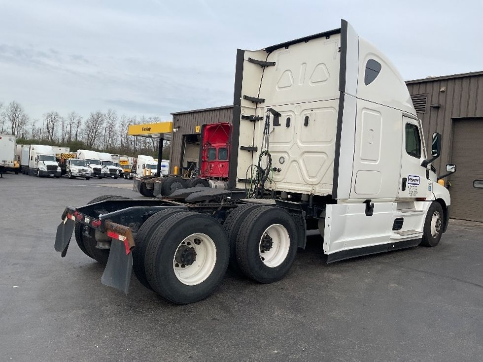 Sleeper Tractor-Heavy Duty Tractors-Freightliner-2021-T12664ST-Mount Pleasant-PA-591,151\n\t\tmiles-$ 56,750 - Image 7
