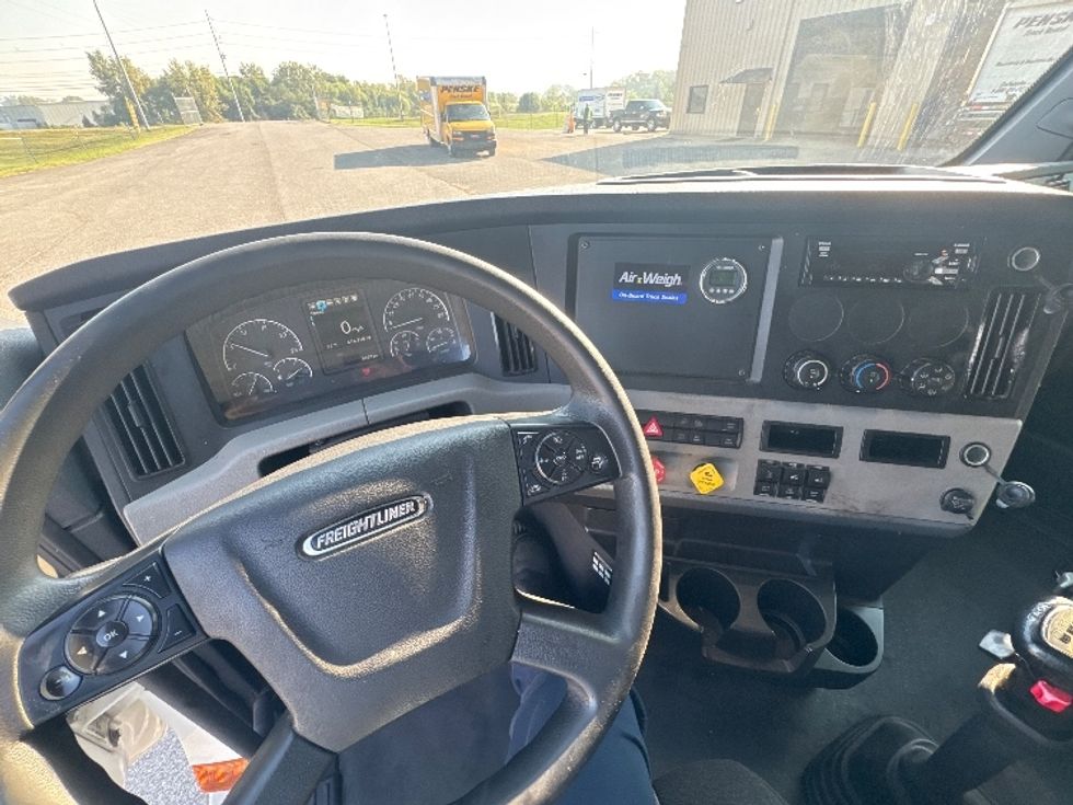 Sleeper Tractor-Heavy Duty Tractors-Freightliner-2021-T12664ST-Nashville (Mount Juliet)-TN-418,319\n\t\tmiles-$ 77,500 - Image 11