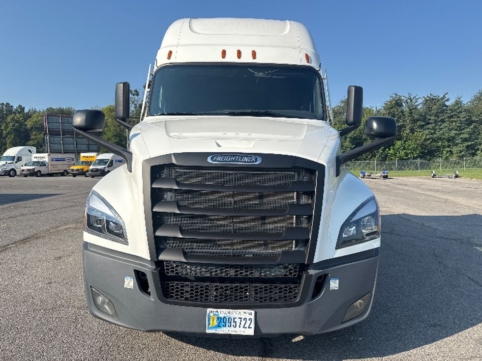 Sleeper Tractor-Heavy Duty Tractors-Freightliner-2021-T12664ST-Nashville (Mount Juliet)-TN-418,319\n\t\tmiles-$ 77,500 - Image 2