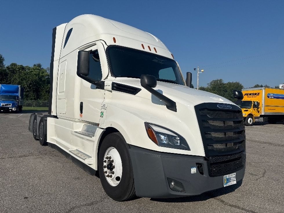 Sleeper Tractor-Heavy Duty Tractors-Freightliner-2021-T12664ST-Nashville (Mount Juliet)-TN-418,319\n\t\tmiles-$ 77,500 - Image 3
