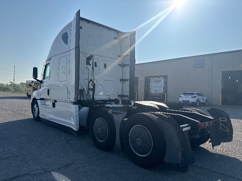 Sleeper Tractor-Heavy Duty Tractors-Freightliner-2021-T12664ST-Nashville (Mount Juliet)-TN-418,319\n\t\tmiles-$ 77,500 - Image 5