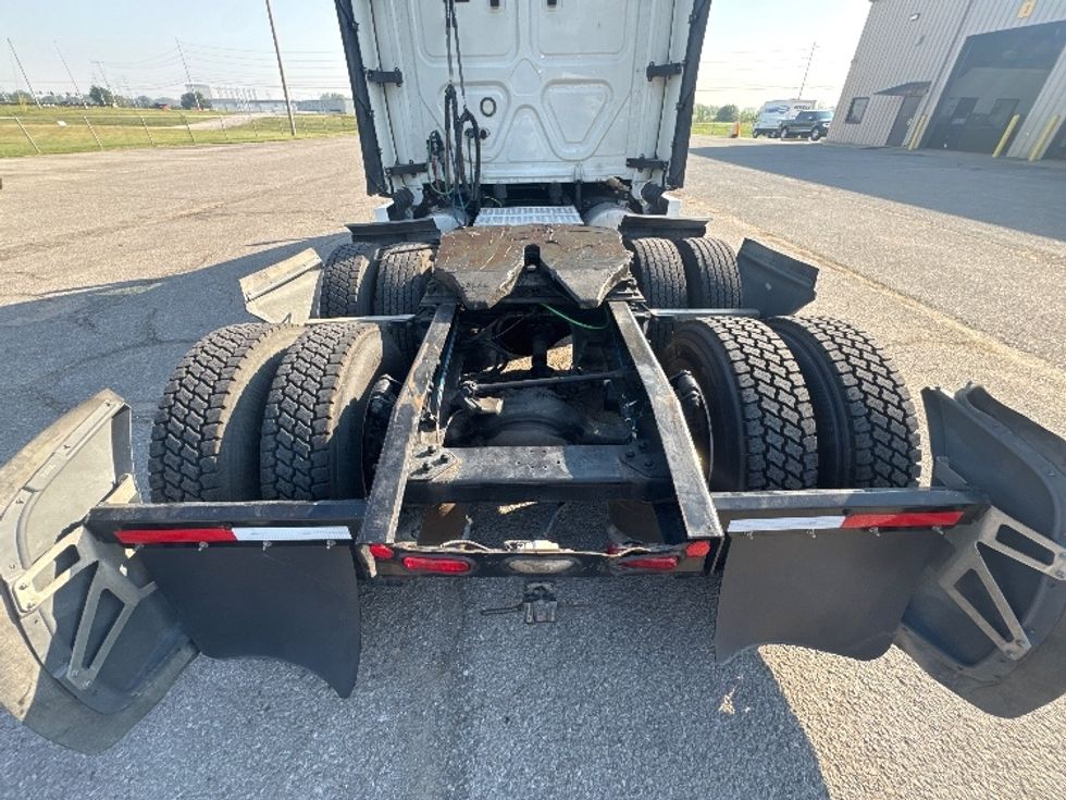 Sleeper Tractor-Heavy Duty Tractors-Freightliner-2021-T12664ST-Nashville (Mount Juliet)-TN-418,319\n\t\tmiles-$ 77,500 - Image 6
