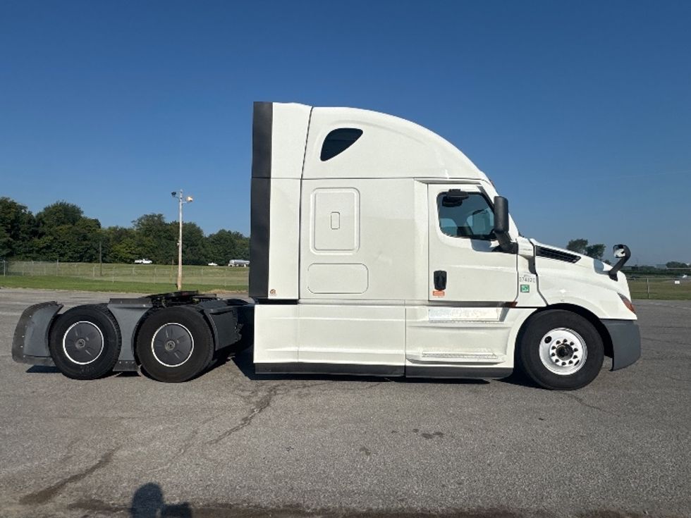 Sleeper Tractor-Heavy Duty Tractors-Freightliner-2021-T12664ST-Nashville (Mount Juliet)-TN-418,319\n\t\tmiles-$ 77,500 - Image 8