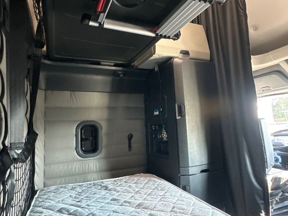 Sleeper Tractor-Heavy Duty Tractors-Freightliner-2021-T12664ST-Nashville (Mount Juliet)-TN-594,936\n\t\tmiles-$ 60,000 - Image 20