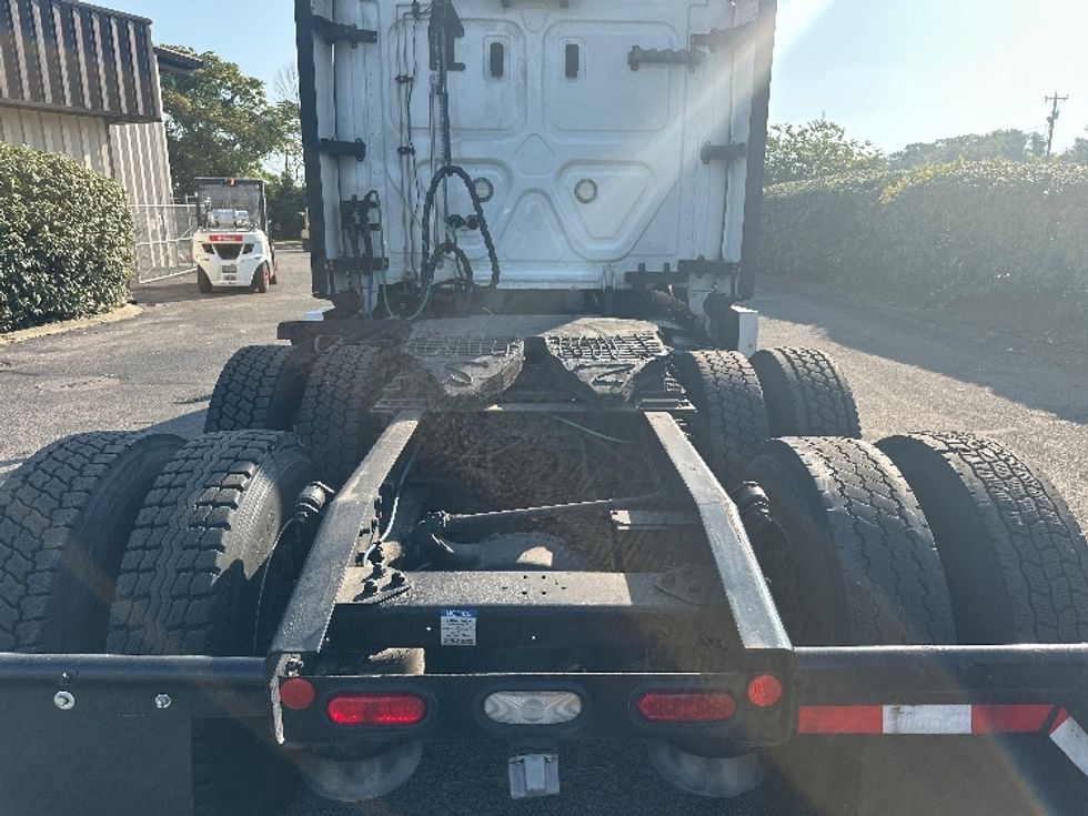 Sleeper Tractor-Heavy Duty Tractors-Freightliner-2021-T12664ST-Nashville (Mount Juliet)-TN-594,936\n\t\tmiles-$ 60,000 - Image 6