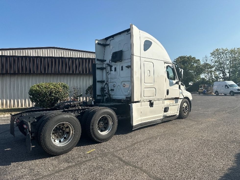 Sleeper Tractor-Heavy Duty Tractors-Freightliner-2021-T12664ST-Nashville (Mount Juliet)-TN-594,936\n\t\tmiles-$ 60,000 - Image 7
