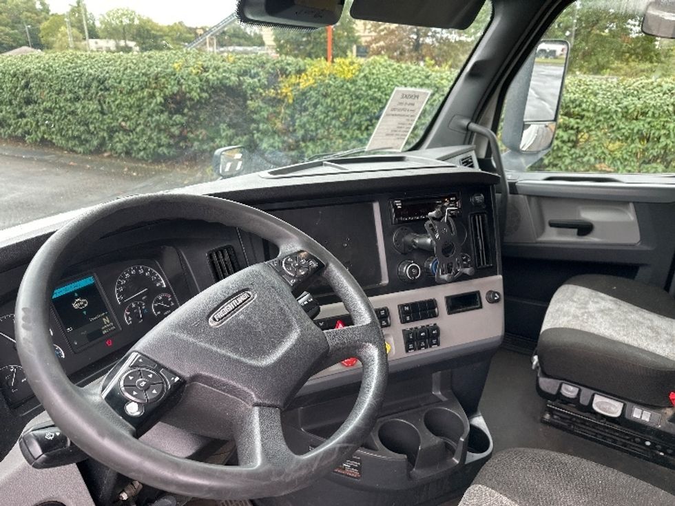Sleeper Tractor-Heavy Duty Tractors-Freightliner-2021-T12664ST-Nashville-TN-411,243\n\t\tmiles-$ 75,250 - Image 10