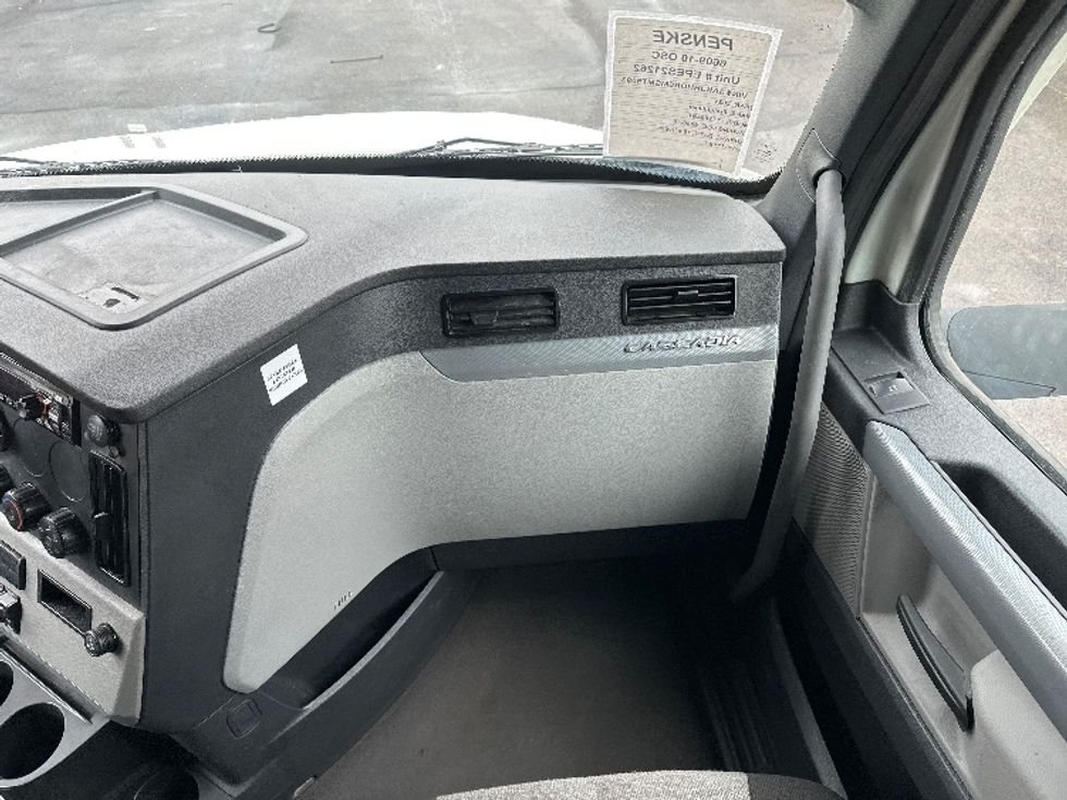 Sleeper Tractor-Heavy Duty Tractors-Freightliner-2021-T12664ST-Nashville-TN-411,243\n\t\tmiles-$ 75,250 - Image 14