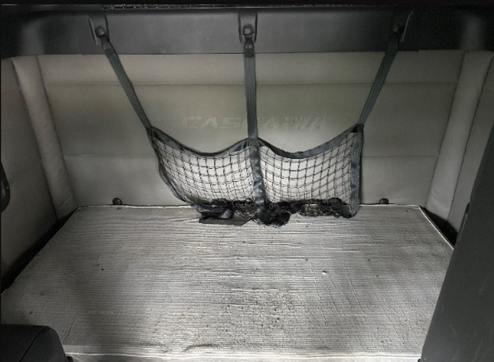 Sleeper Tractor-Heavy Duty Tractors-Freightliner-2021-T12664ST-Nashville-TN-411,243\n\t\tmiles-$ 75,250 - Image 17