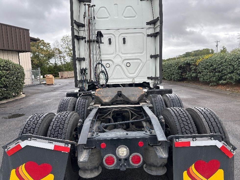 Sleeper Tractor-Heavy Duty Tractors-Freightliner-2021-T12664ST-Nashville-TN-411,243\n\t\tmiles-$ 75,250 - Image 6