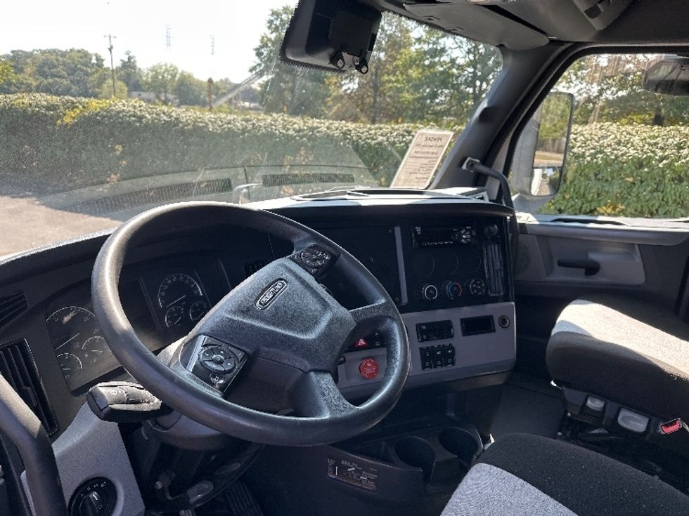 Sleeper Tractor-Heavy Duty Tractors-Freightliner-2021-T12664ST-Nashville-TN-447,009\n\t\tmiles-$ 73,250 - Image 10