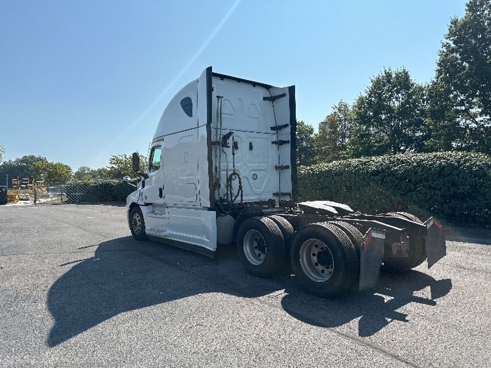 Sleeper Tractor-Heavy Duty Tractors-Freightliner-2021-T12664ST-Nashville-TN-447,009\n\t\tmiles-$ 73,250 - Image 5