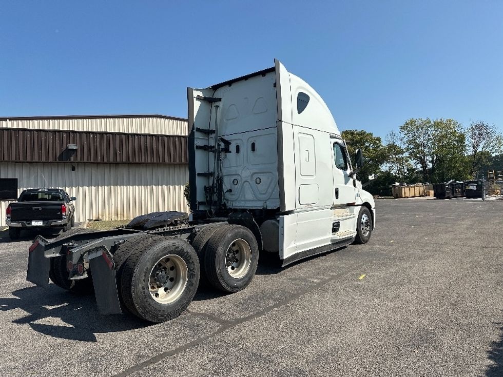 Sleeper Tractor-Heavy Duty Tractors-Freightliner-2021-T12664ST-Nashville-TN-447,009\n\t\tmiles-$ 73,250 - Image 7