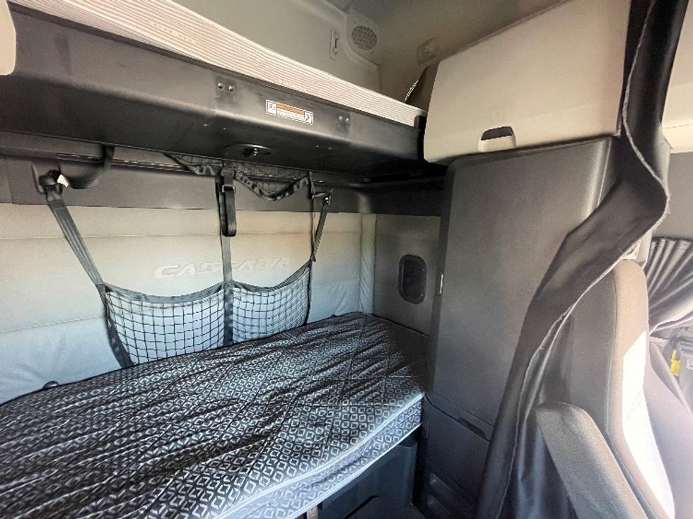 Sleeper Tractor-Heavy Duty Tractors-Freightliner-2021-T12664ST-Nashville-TN-570,035\n\t\tmiles-$ 59,000 - Image 18