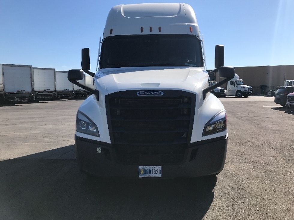 Sleeper Tractor-Heavy Duty Tractors-Freightliner-2021-T12664ST-Nashville-TN-570,035\n\t\tmiles-$ 59,000 - Image 2