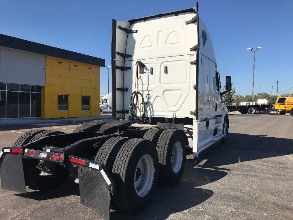 Sleeper Tractor-Heavy Duty Tractors-Freightliner-2021-T12664ST-Nashville-TN-570,035\n\t\tmiles-$ 59,000 - Image 7