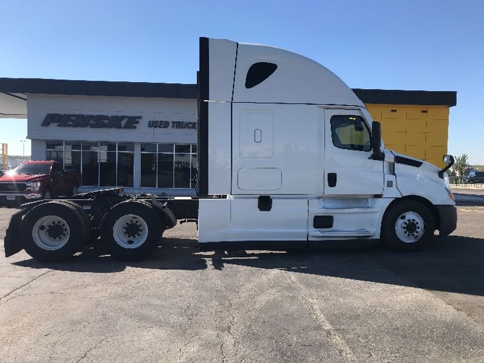 Sleeper Tractor-Heavy Duty Tractors-Freightliner-2021-T12664ST-Nashville-TN-570,035\n\t\tmiles-$ 59,000 - Image 8
