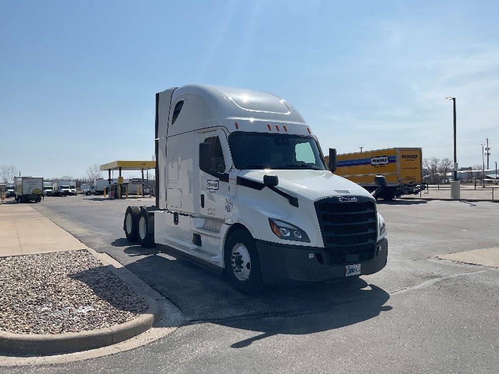 Sleeper Tractor-Heavy Duty Tractors-Freightliner-2021-T12664ST-Neenah-WI-451,744\n\t\tmiles-$ 67,750 - Image 1