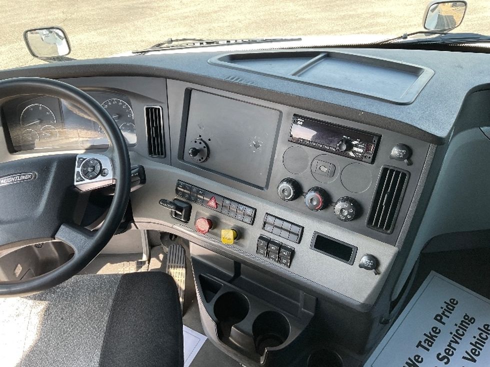 Sleeper Tractor-Heavy Duty Tractors-Freightliner-2021-T12664ST-Neenah-WI-451,744\n\t\tmiles-$ 67,750 - Image 12