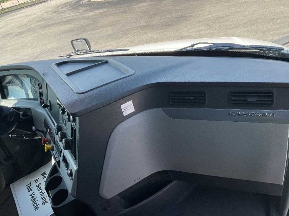 Sleeper Tractor-Heavy Duty Tractors-Freightliner-2021-T12664ST-Neenah-WI-451,744\n\t\tmiles-$ 67,750 - Image 14