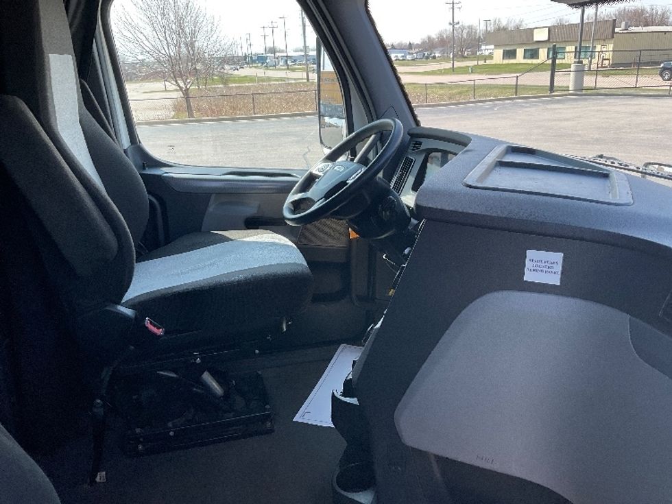 Sleeper Tractor-Heavy Duty Tractors-Freightliner-2021-T12664ST-Neenah-WI-451,744\n\t\tmiles-$ 67,750 - Image 15