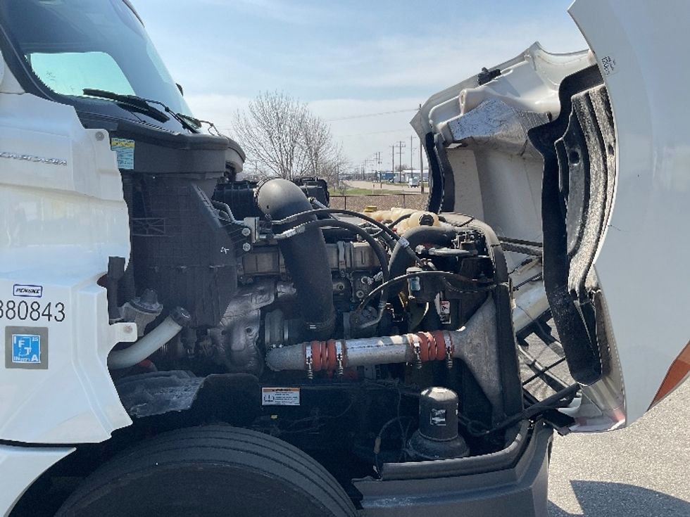 Sleeper Tractor-Heavy Duty Tractors-Freightliner-2021-T12664ST-Neenah-WI-451,744\n\t\tmiles-$ 67,750 - Image 20