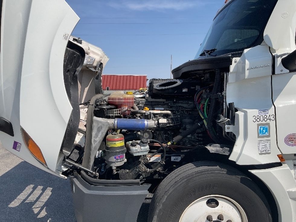 Sleeper Tractor-Heavy Duty Tractors-Freightliner-2021-T12664ST-Neenah-WI-451,744\n\t\tmiles-$ 67,750 - Image 21