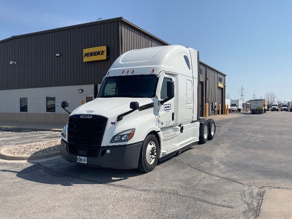 Sleeper Tractor-Heavy Duty Tractors-Freightliner-2021-T12664ST-Neenah-WI-451,744\n\t\tmiles-$ 67,750 - Image 3