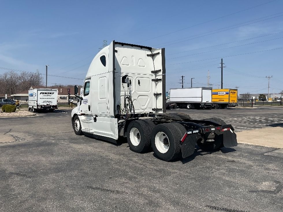 Sleeper Tractor-Heavy Duty Tractors-Freightliner-2021-T12664ST-Neenah-WI-451,744\n\t\tmiles-$ 67,750 - Image 5