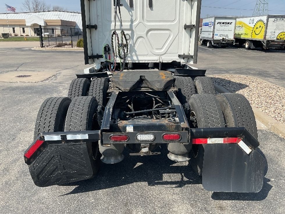 Sleeper Tractor-Heavy Duty Tractors-Freightliner-2021-T12664ST-Neenah-WI-451,744\n\t\tmiles-$ 67,750 - Image 6