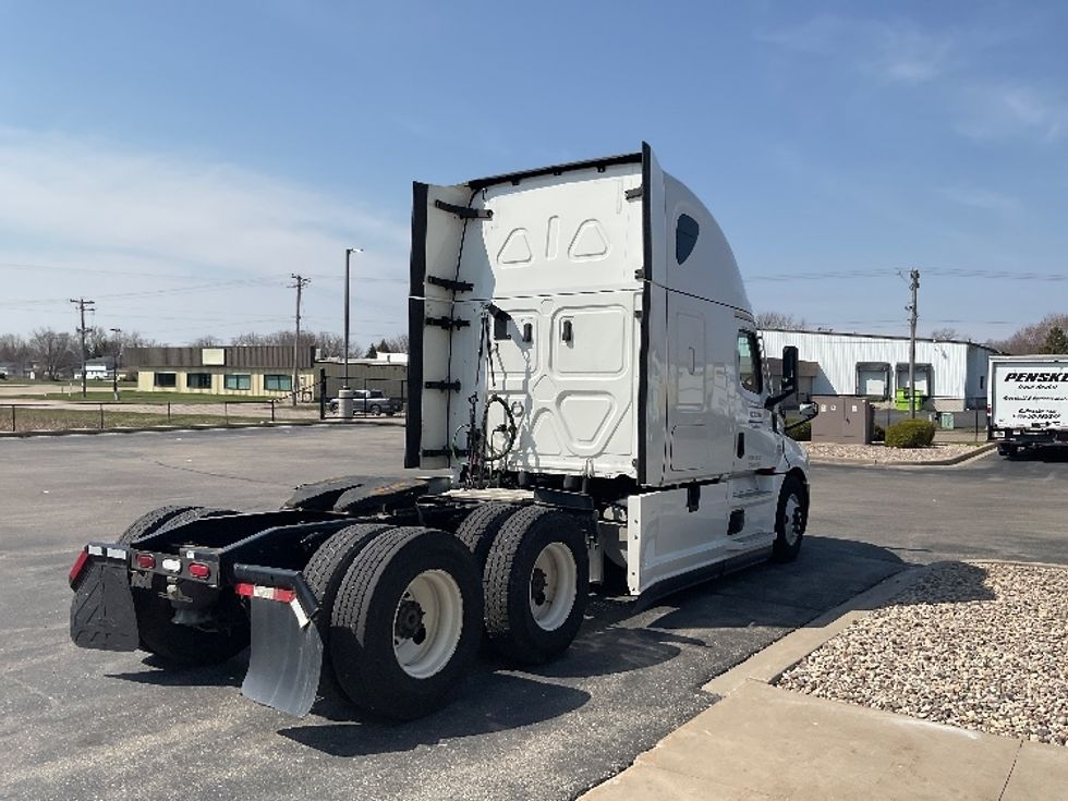 Sleeper Tractor-Heavy Duty Tractors-Freightliner-2021-T12664ST-Neenah-WI-451,744\n\t\tmiles-$ 67,750 - Image 7