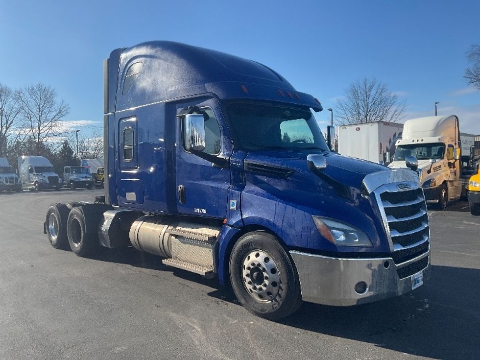 Sleeper Tractor-Heavy Duty Tractors-Freightliner-2021-T12664ST-New Castle-DE-473,901\n\t\tmiles-$ 60,250 - Image 1
