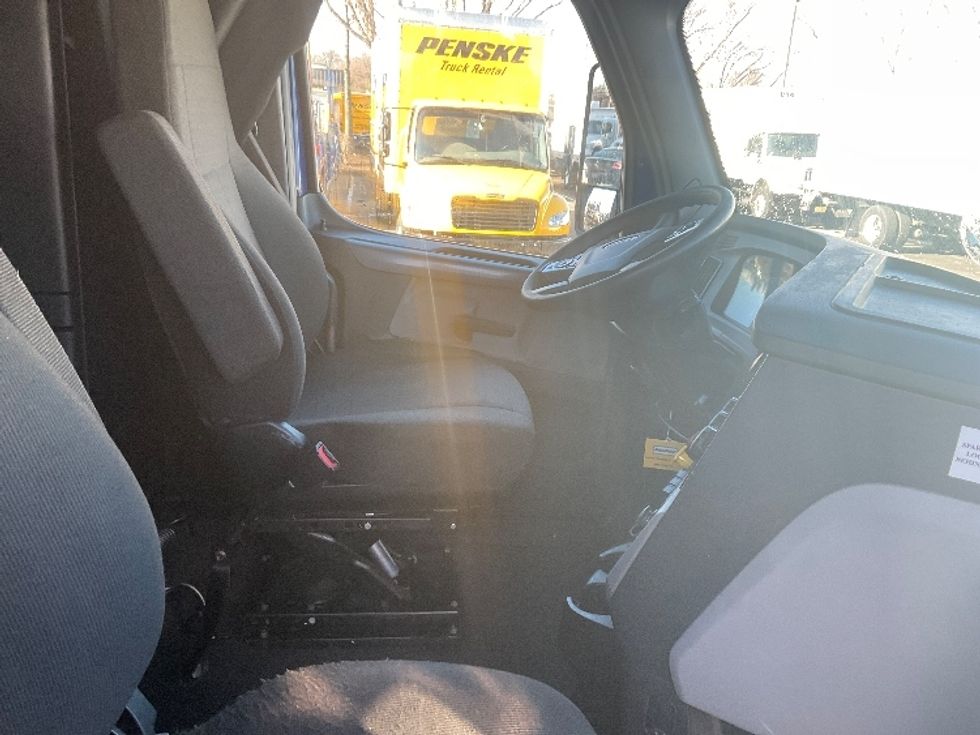 Sleeper Tractor-Heavy Duty Tractors-Freightliner-2021-T12664ST-New Castle-DE-473,901\n\t\tmiles-$ 60,250 - Image 15