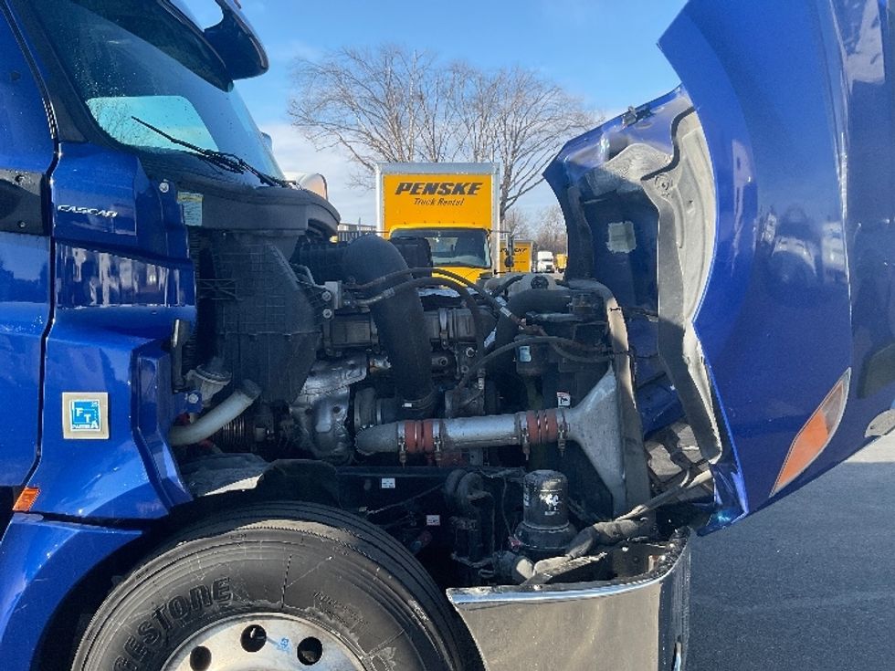 Sleeper Tractor-Heavy Duty Tractors-Freightliner-2021-T12664ST-New Castle-DE-473,901\n\t\tmiles-$ 60,250 - Image 20