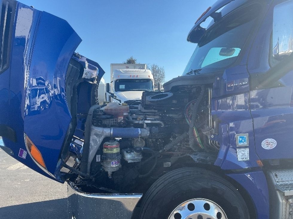 Sleeper Tractor-Heavy Duty Tractors-Freightliner-2021-T12664ST-New Castle-DE-473,901\n\t\tmiles-$ 60,250 - Image 21