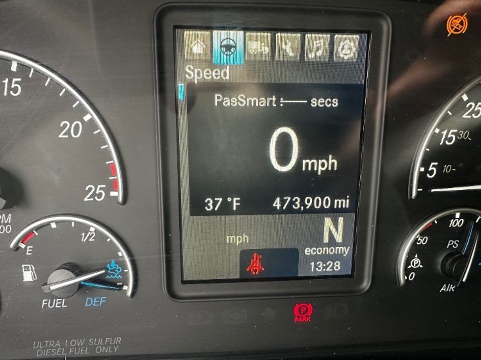 Sleeper Tractor-Heavy Duty Tractors-Freightliner-2021-T12664ST-New Castle-DE-473,901\n\t\tmiles-$ 60,250 - Image 22