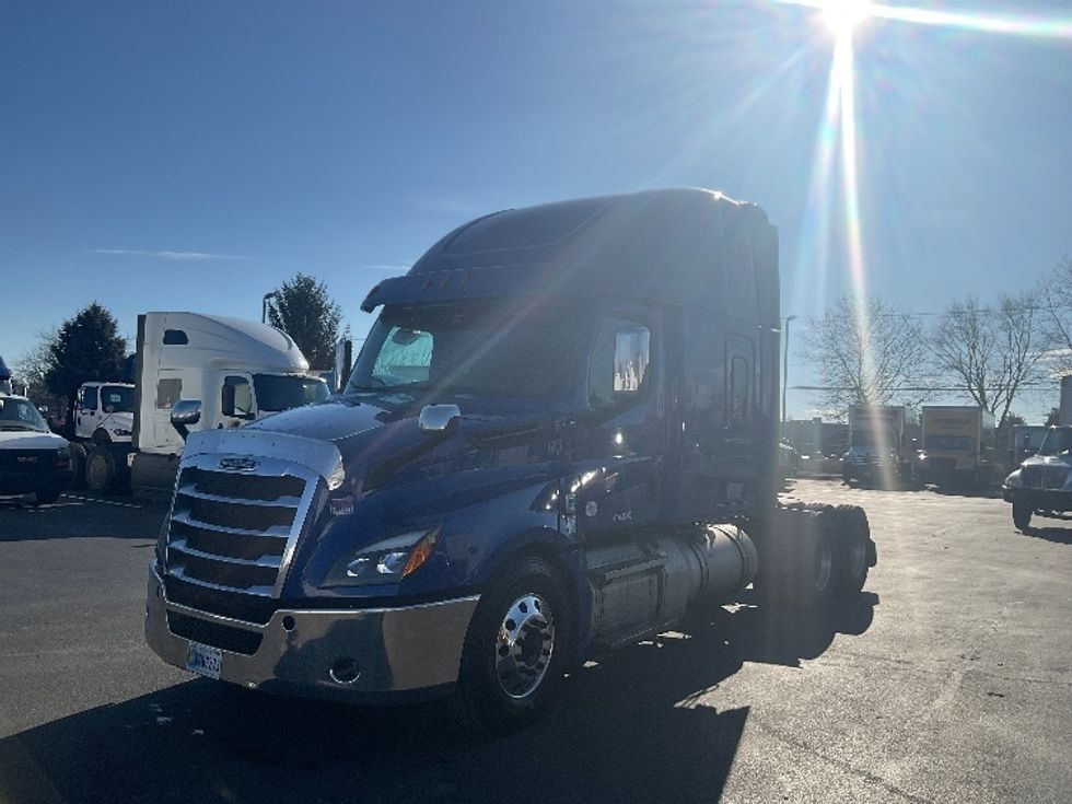 Sleeper Tractor-Heavy Duty Tractors-Freightliner-2021-T12664ST-New Castle-DE-473,901\n\t\tmiles-$ 60,250 - Image 3