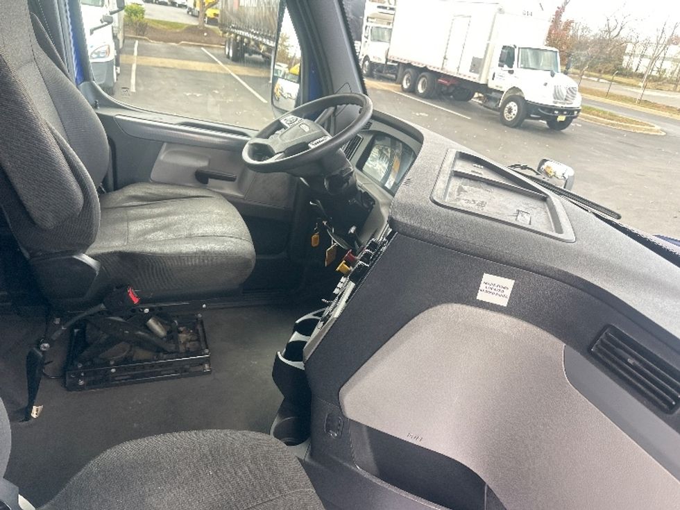 Sleeper Tractor-Heavy Duty Tractors-Freightliner-2021-T12664ST-New Castle-DE-556,029\n\t\tmiles-$ 56,250 - Image 15